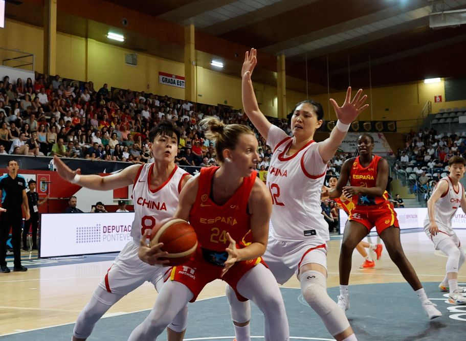 La seleccción femenina de básquet reina en Vigo