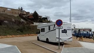 Vecinos de Toro cargan contra la prohibición de aparcar turismos en el área de caravanas