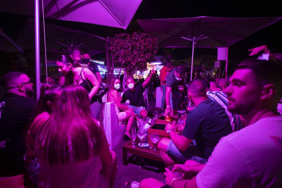 Valencia . Ocio nocturno discotecas bares de copas . Marina de Valencia .