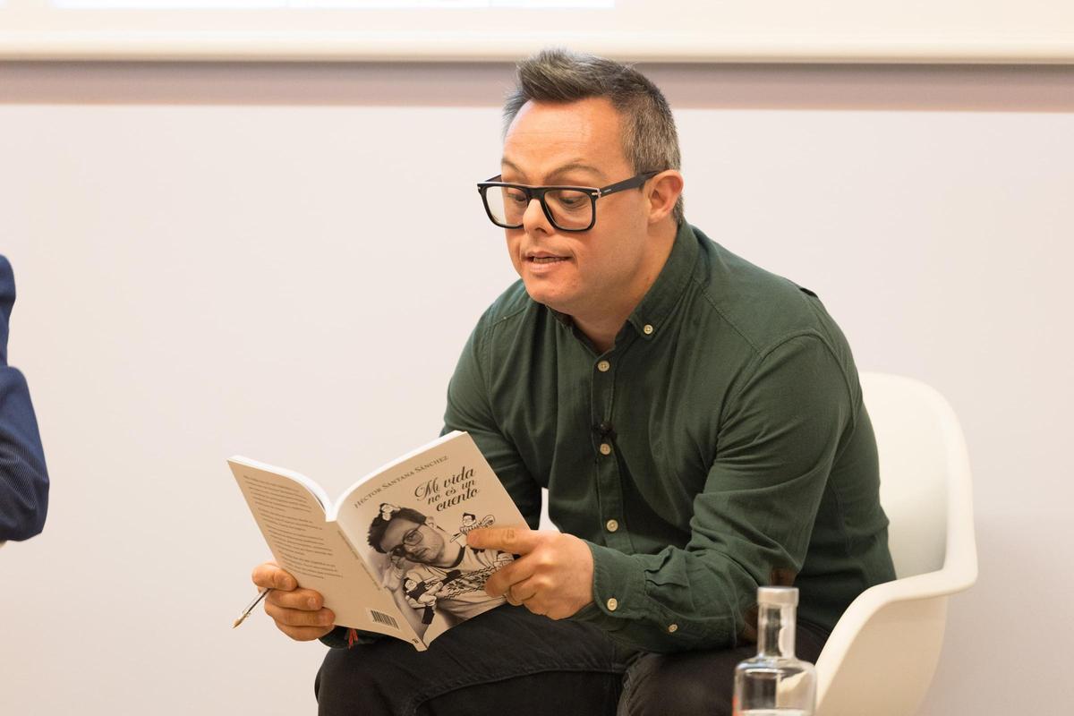 Hector Santana, autor de Mi vida no es un cuento, durante la presentación del libro en Madrid.
