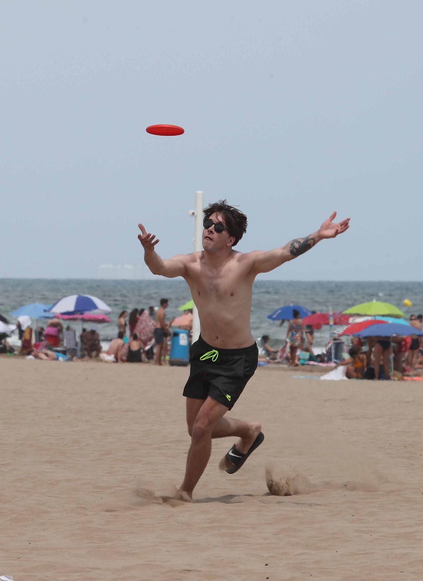 La playa y las terrazas, de nuevo, llenas