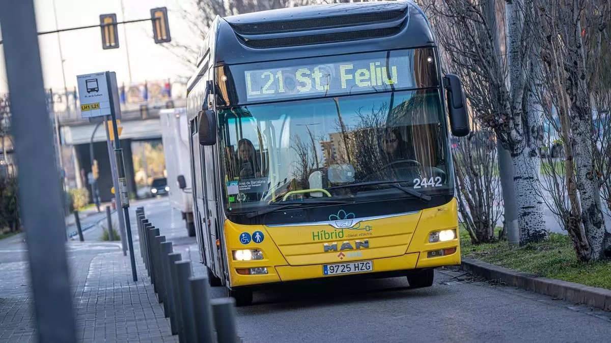 Moventis denuncia “actos vandálicos” en los buses de L’Hospitalet y acusa al comité de no querer negociar