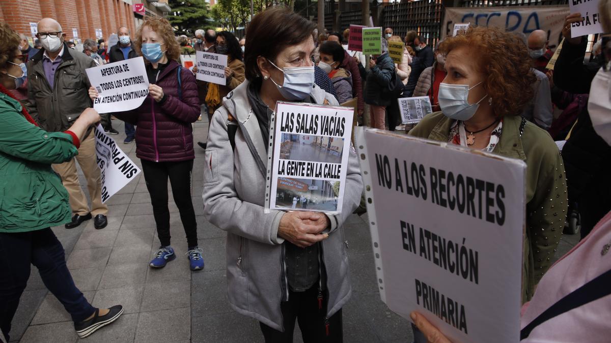 Protesta vecinal en el centro de salud de Severo Ochoa