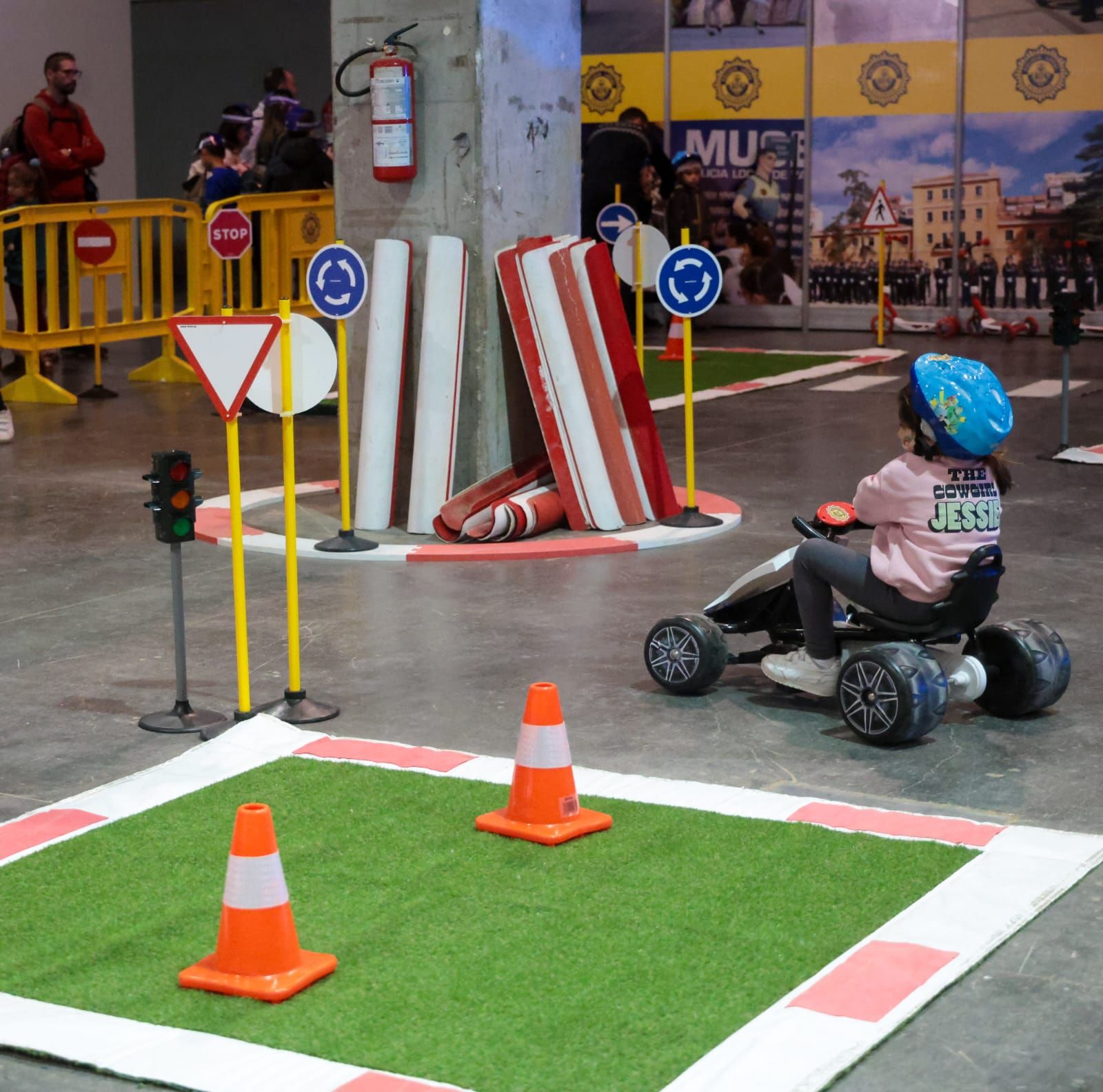 Los más pequeños disfrutan en Expojove de las vacaciones navideñas