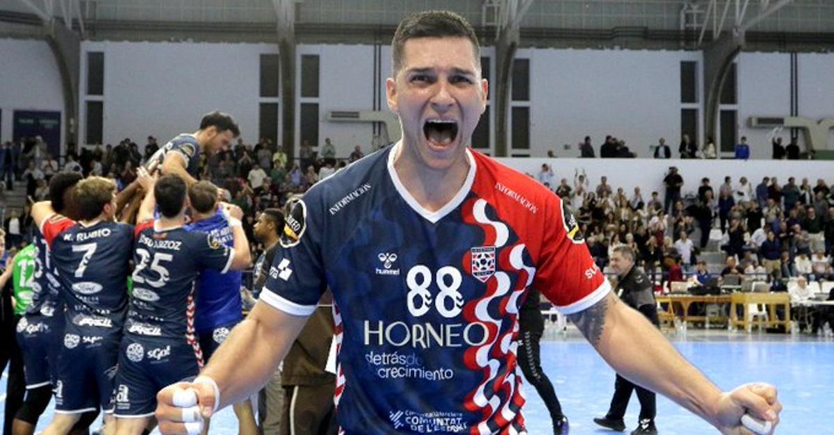Darko Dimitrievski celebrando una victoria la temporada pasada en el Pitiu Rochel