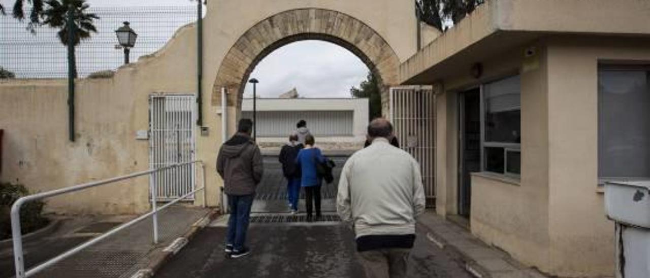 Centro Doctor Esquerdo, donde trabaja como auxiliar de Enfermería el funcionario.