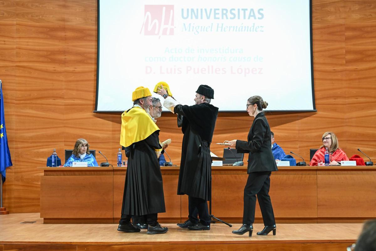 Así ha sido la ceremonioa de nombramiento como Doctor Honoris Causa al investigador Luis Puelles en la Universidad Miguel Hernández de Elche