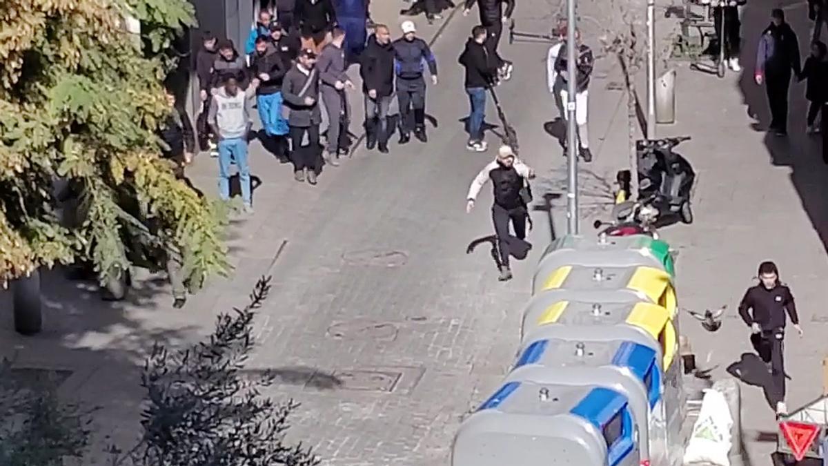 Tiroteo en la plaza del Pou de la Figuera de Barcelona