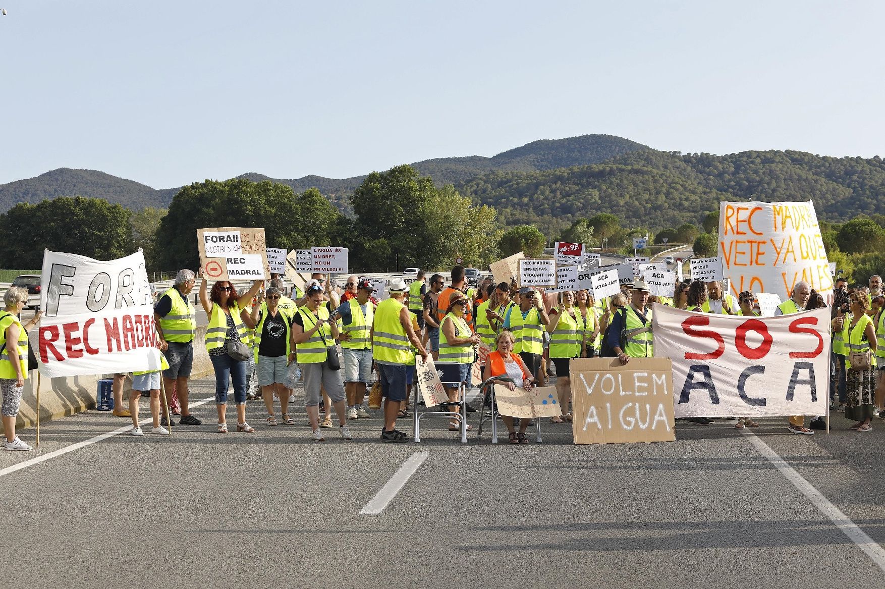 Les imatges de la protesta a la Llagostera que ha tallat la C-35