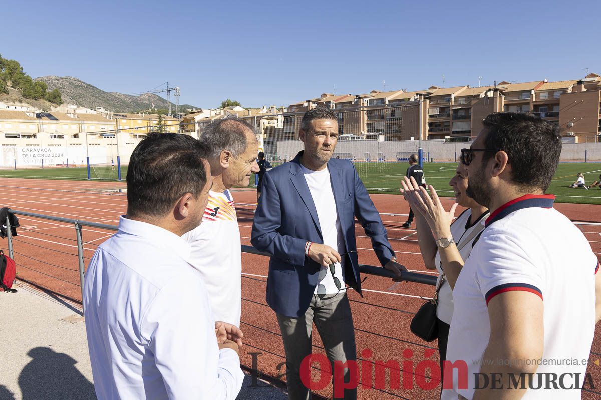 Abel Antón visitaba la Escuela Municipal de Atletismo de Caravaca