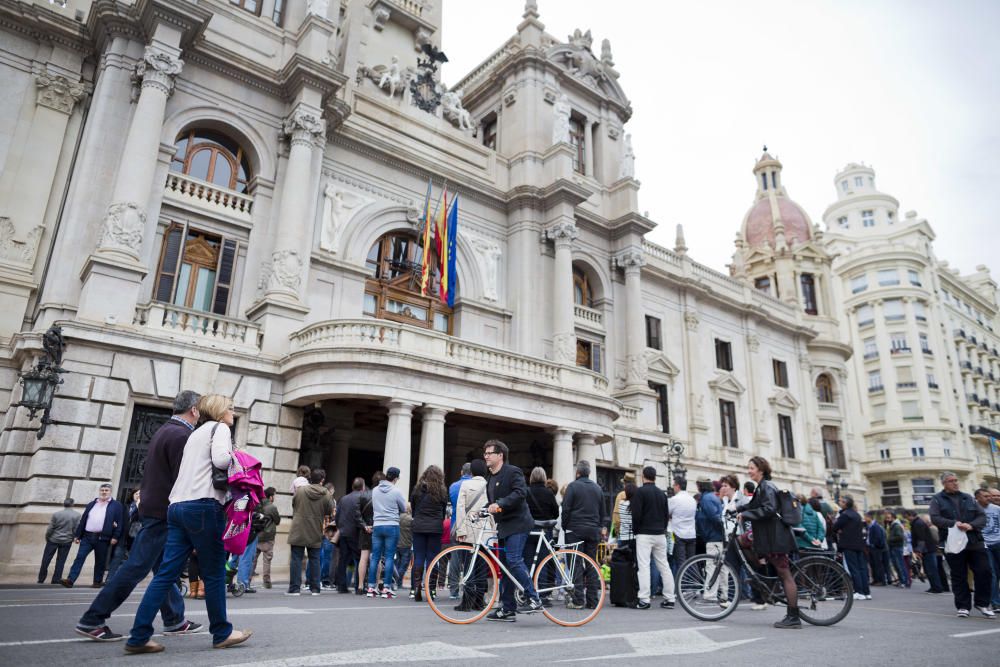 La plaza del Ayuntamiento, también llena en Semana Santa