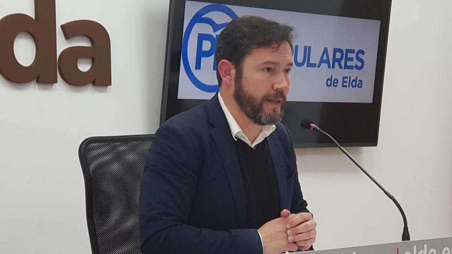 El concejal del PP, Fran Muñoz, presenta su dimisión como portavoz de forma provisional