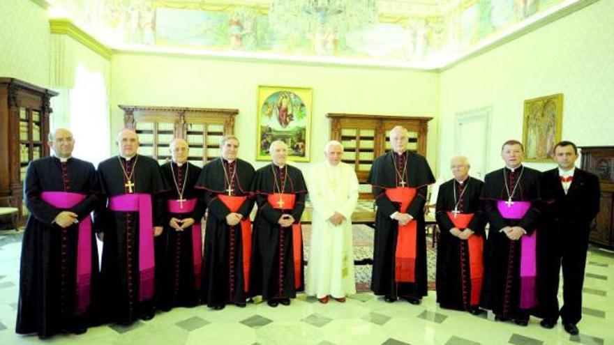 El Papa recibe al comité ejecutivo de la Iglesia española, con Osoro y Camino