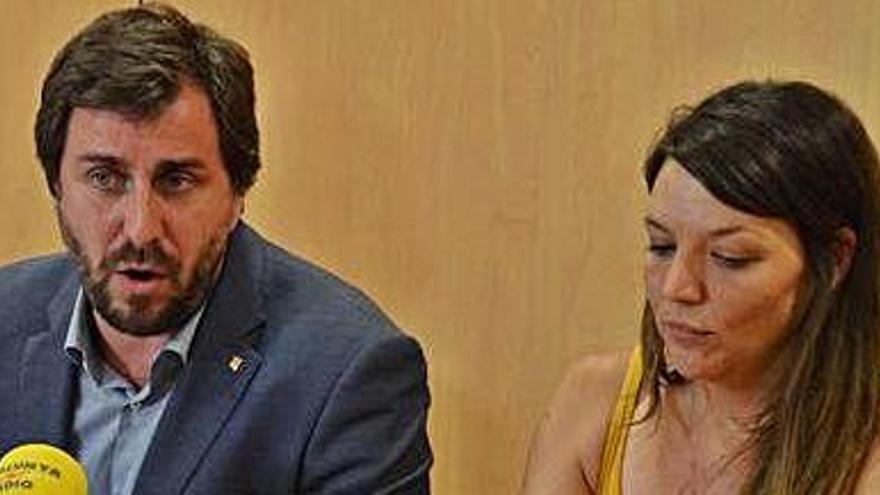 Toni Comín i Montse Venturós, en l&#039;anunci del canvi de gestió, el 2017