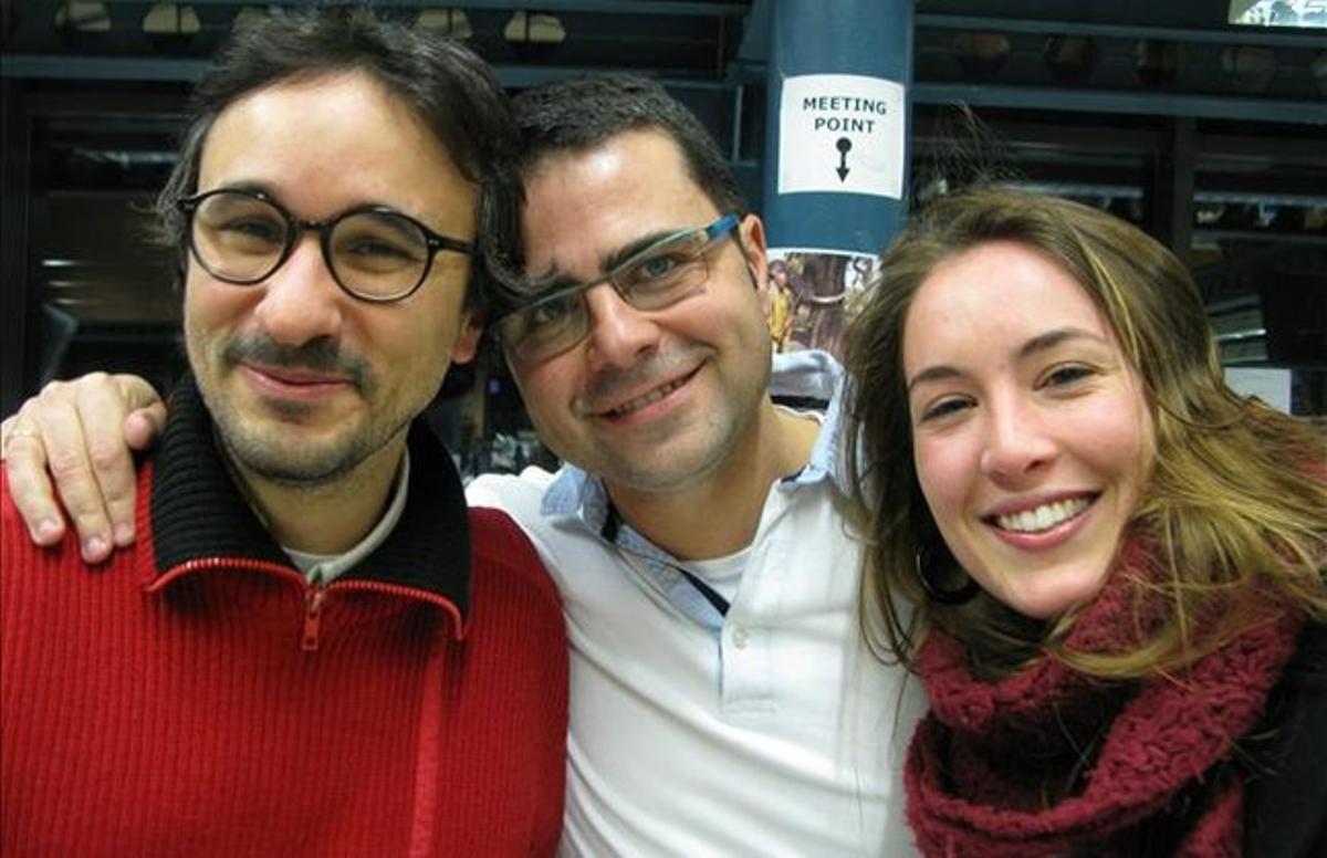 Michele Catanzaro, Antonio Baquero i Angela Biesot, a la redacció d’EL PERIÓDICO.