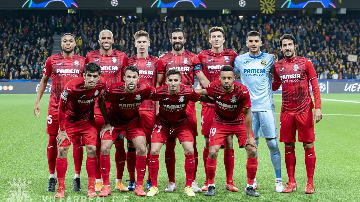 El once del Villarreal, de rojo, ante el Young Boys en Suiza.