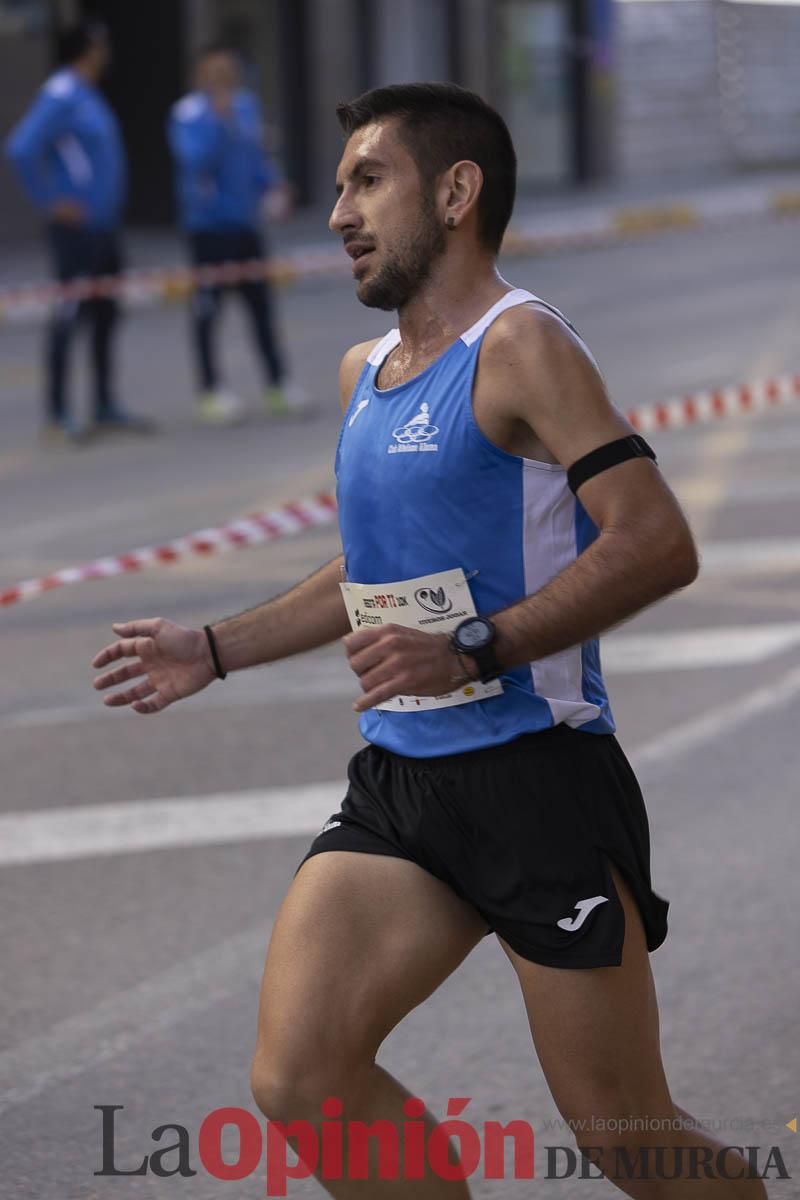 Carrera '10K Assota por ti' en Caravaca (salida y giro primera vuelta)