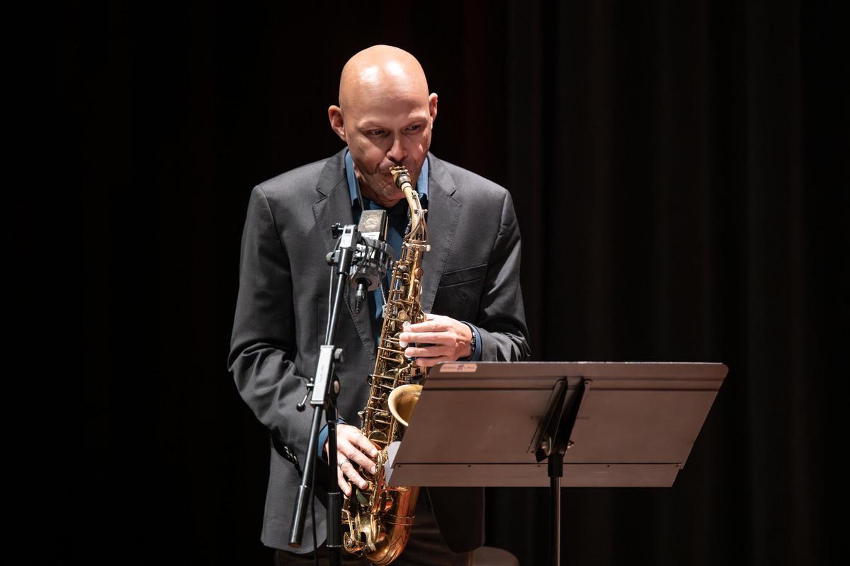 El saxofonista Miguel Zenón, durante la grabación en L'Auditori con la Barcelona Art Orchestra.