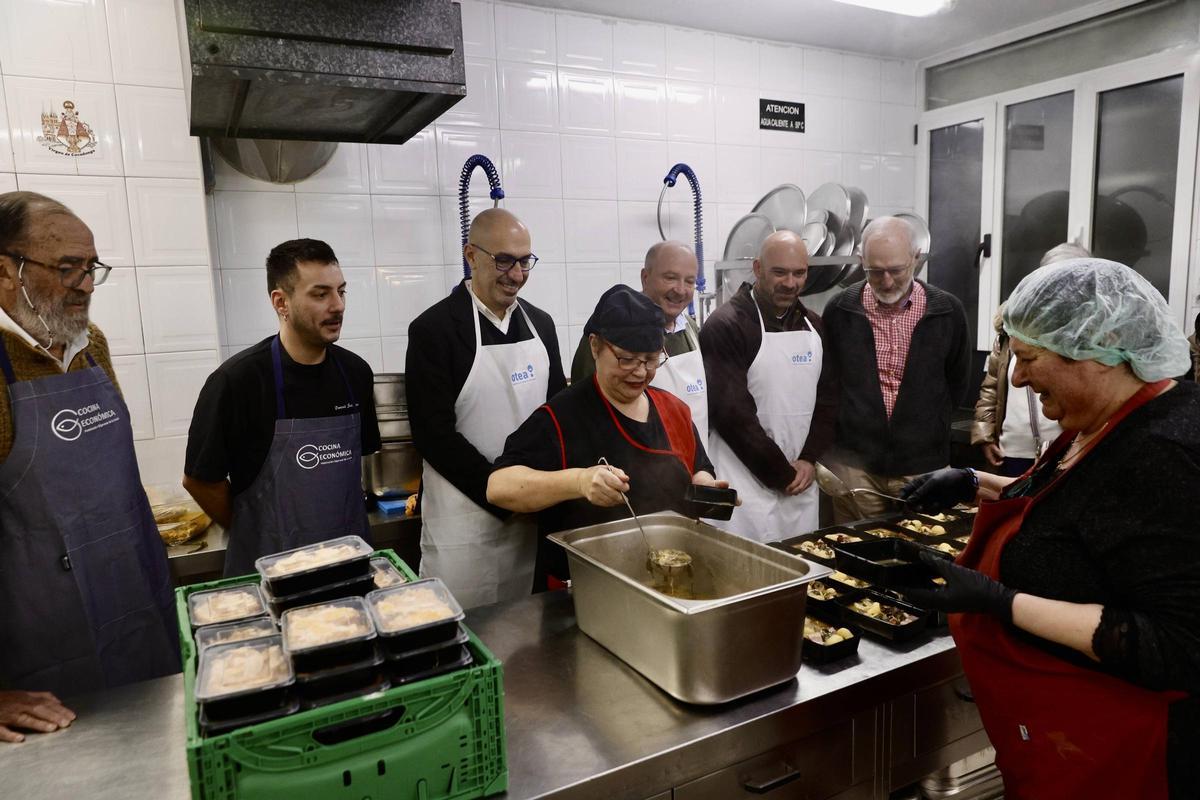 El menú antroxero llega a la Cocina Económica para que “el Antroxu sea para todo Gijón”
