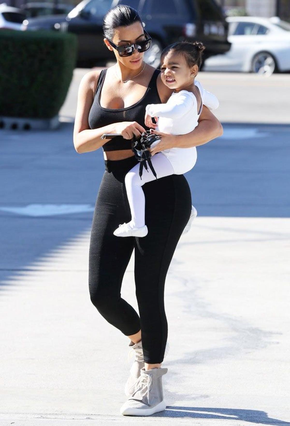Kim Kardashian con Nori en brazos