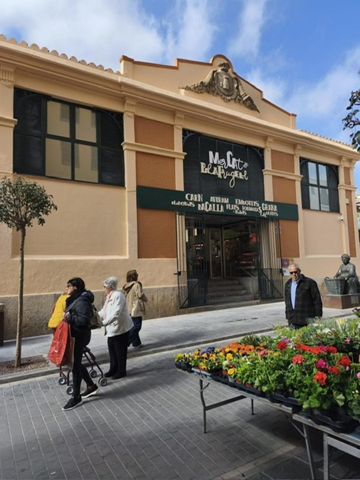 El Mercat de Palafrugell on s'ha restaurat la façana i millorat el drenatge d'aigua.