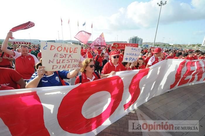 Tensión en la puerta de Nueva Condomina