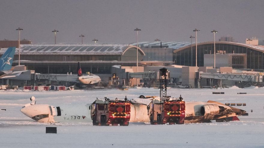 Un avió de passatgers bolca a la pista després d’aterrar a Toronto