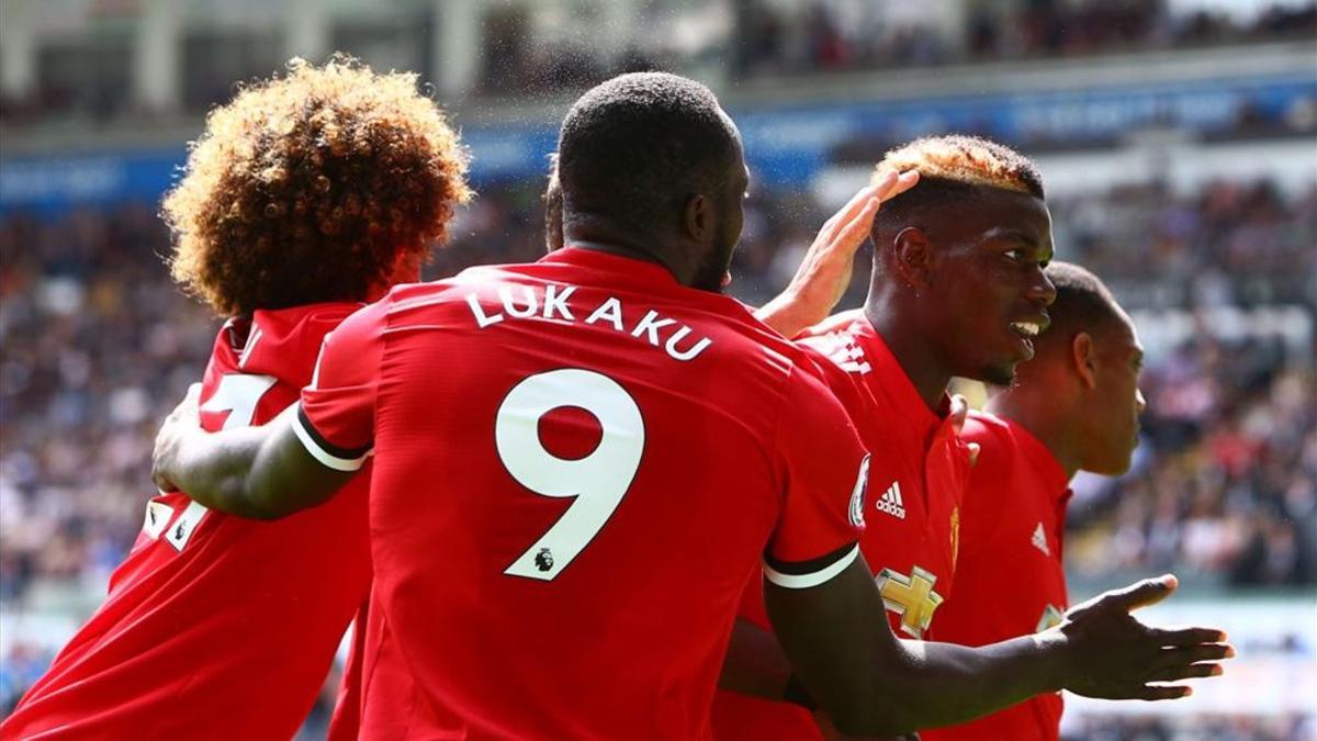 Lukaku y Pogba lideraron al United