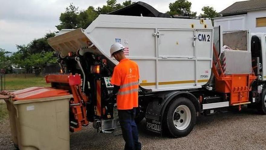 Camió encarregat de la recollida porta a porta