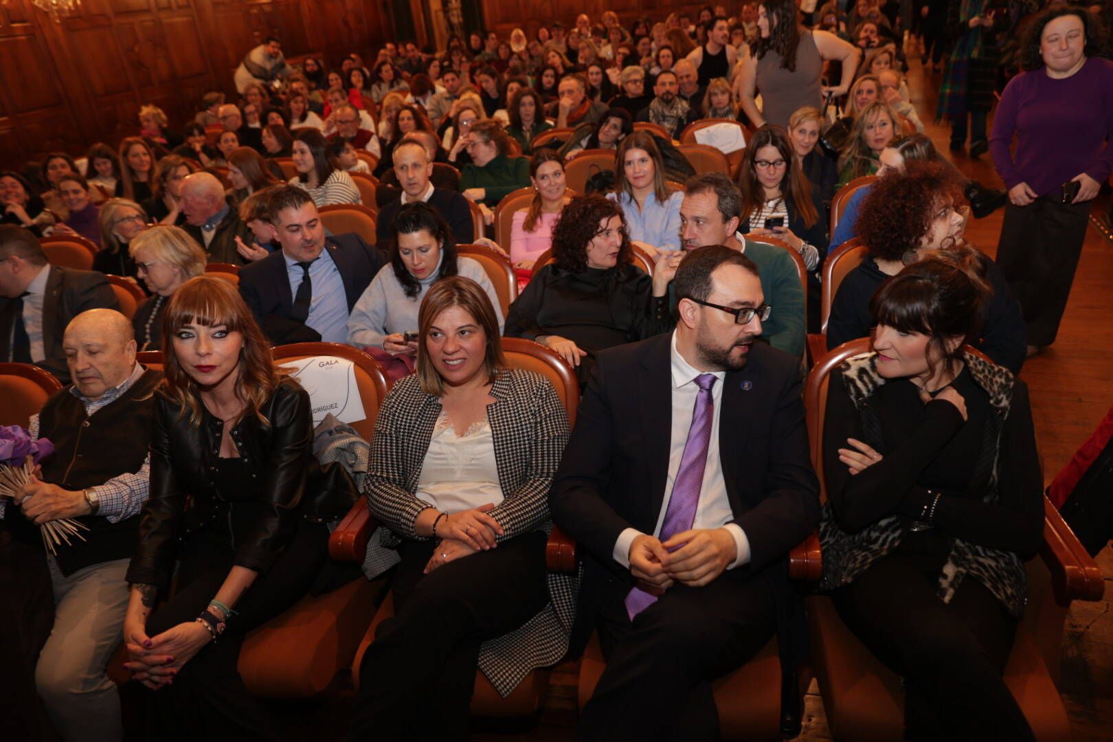 En imágenes | Entrega de los premios Miradas Violetas en el teatro Filarmónica de Oviedo