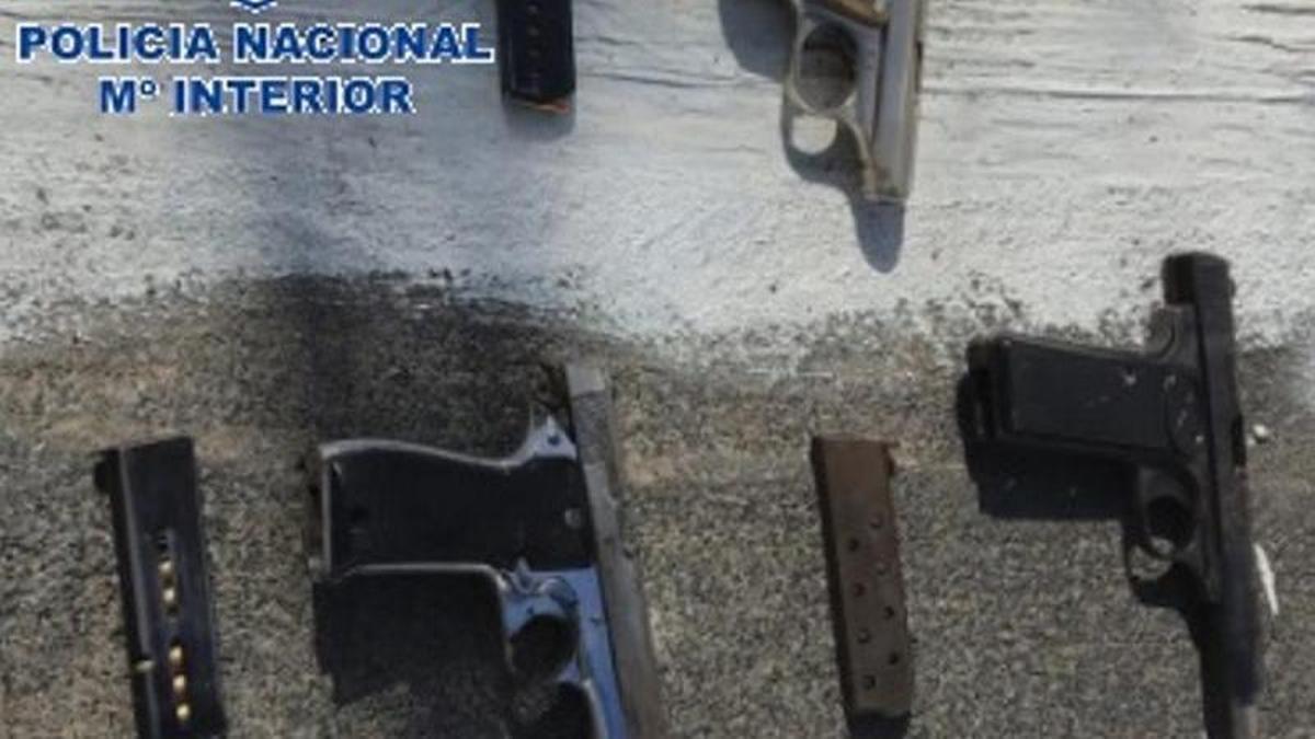 Algunas de las armas incautadas.