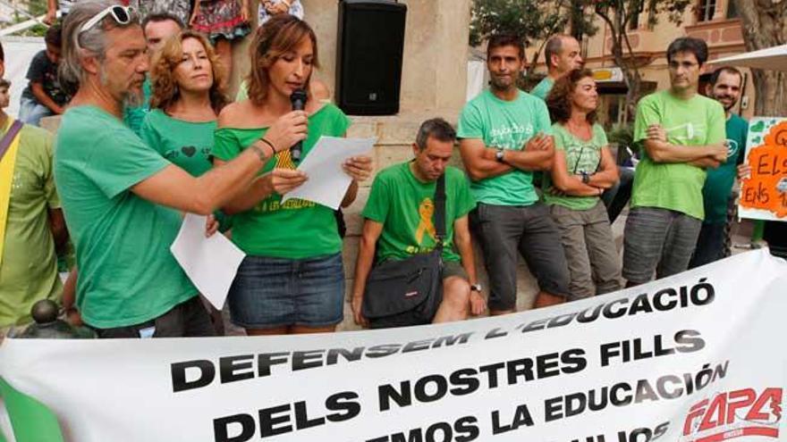 Concentración de profesores en Vara de Rey contra el TIL.