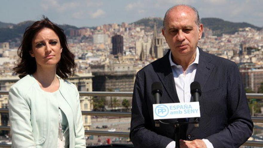 Jorge Fernández Díaz amb Andrea Levy a Barcelona.