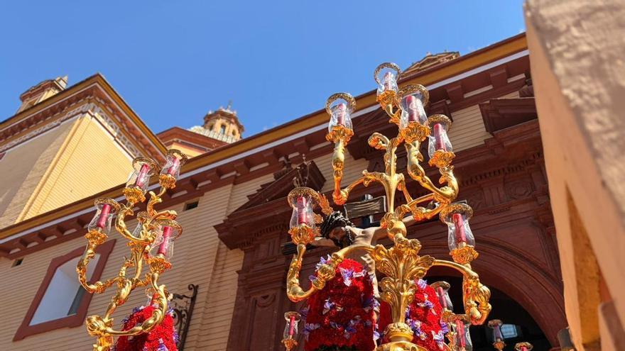 Vídeo | El Cristo de la Salud de San Bernardo sale de su parroquia este Miércoles Santo