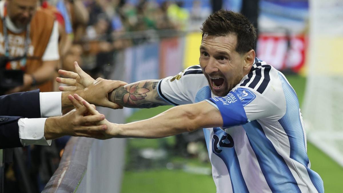 Leo Messi celebra el seu segon gol en el triomf d’ahir de l’Argentina contra Àustria a Dallas. | MARISCAL / EFE