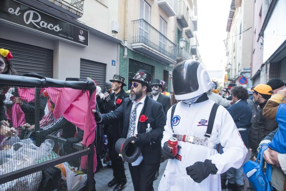 Set mil persones desborden els carrers de Sallent en un Carnaval multitudinari