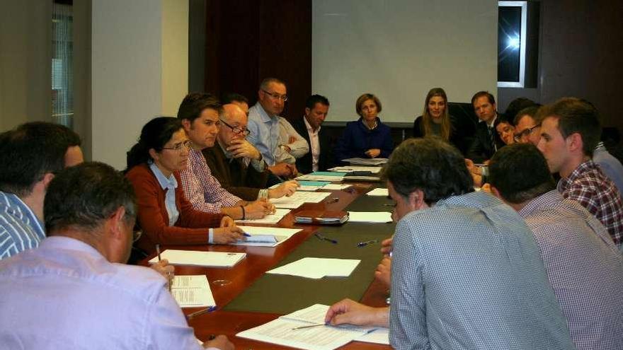 Primera reunión del comité organizador de la feria, celebrada el parado miércoles en Santiago.