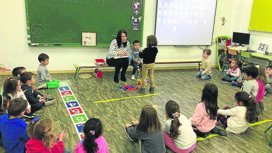 Los padres, maestros por un día en el colegio Alzabara de Fuente Álamo