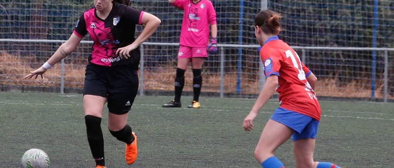 Una acción del partido entre el Femiastur B y el Gijón B.