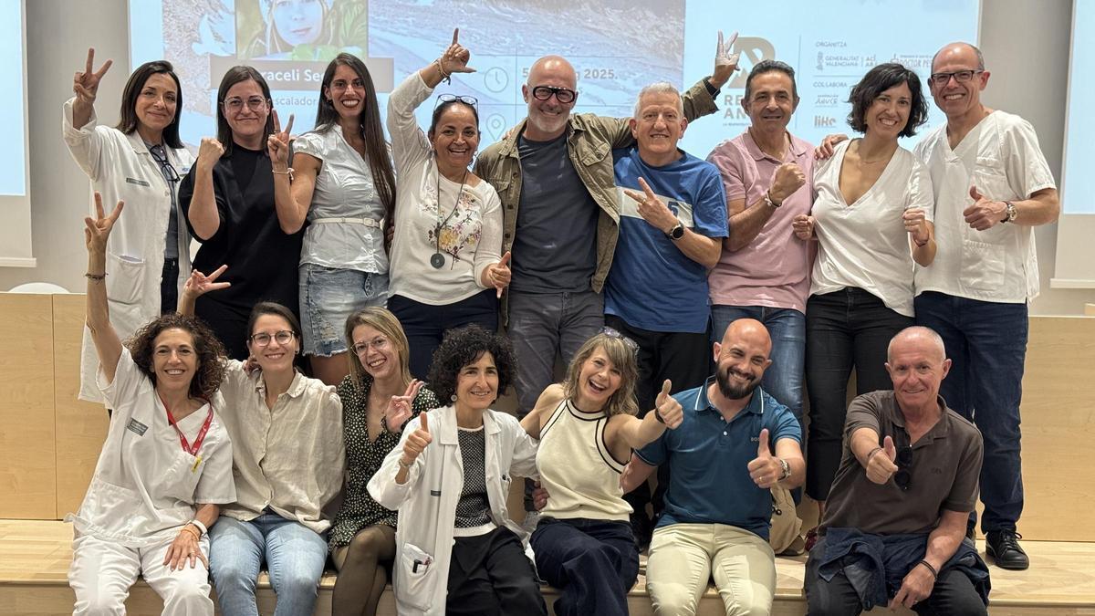 El equipo de ‘ReumAneto’, con Araceli Segarra, en la presentación del proyecto en el Hospital Doctor Peset de Valencia.