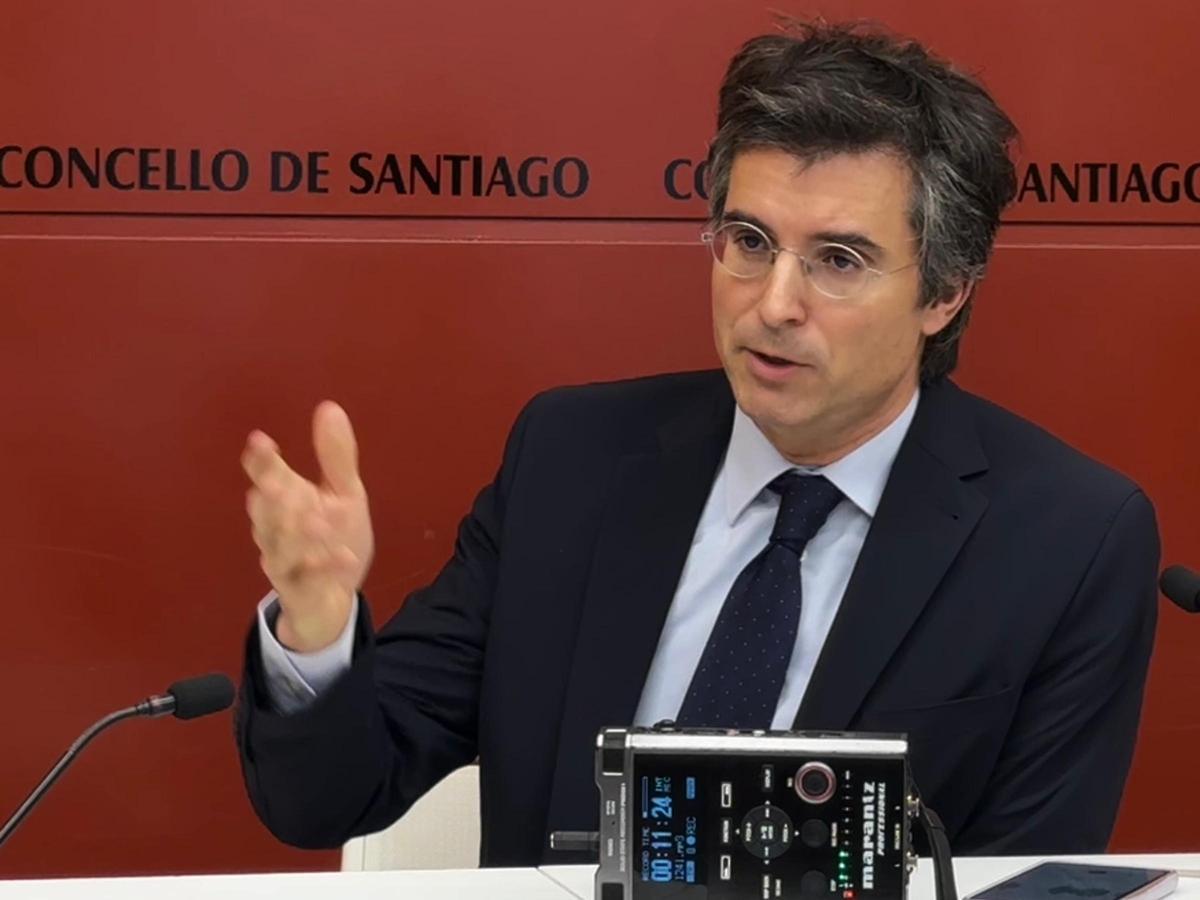 El líder del PP de Santiago, Borja Verea, esta mañana en rueda de prensa en el Pazo de Raxoi