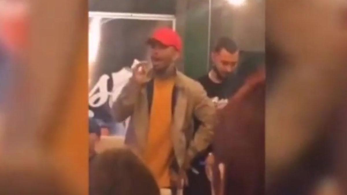 «Visca la Covid»: Desallotgen un bar a les Canàries al veure la policia que superava l’aforament