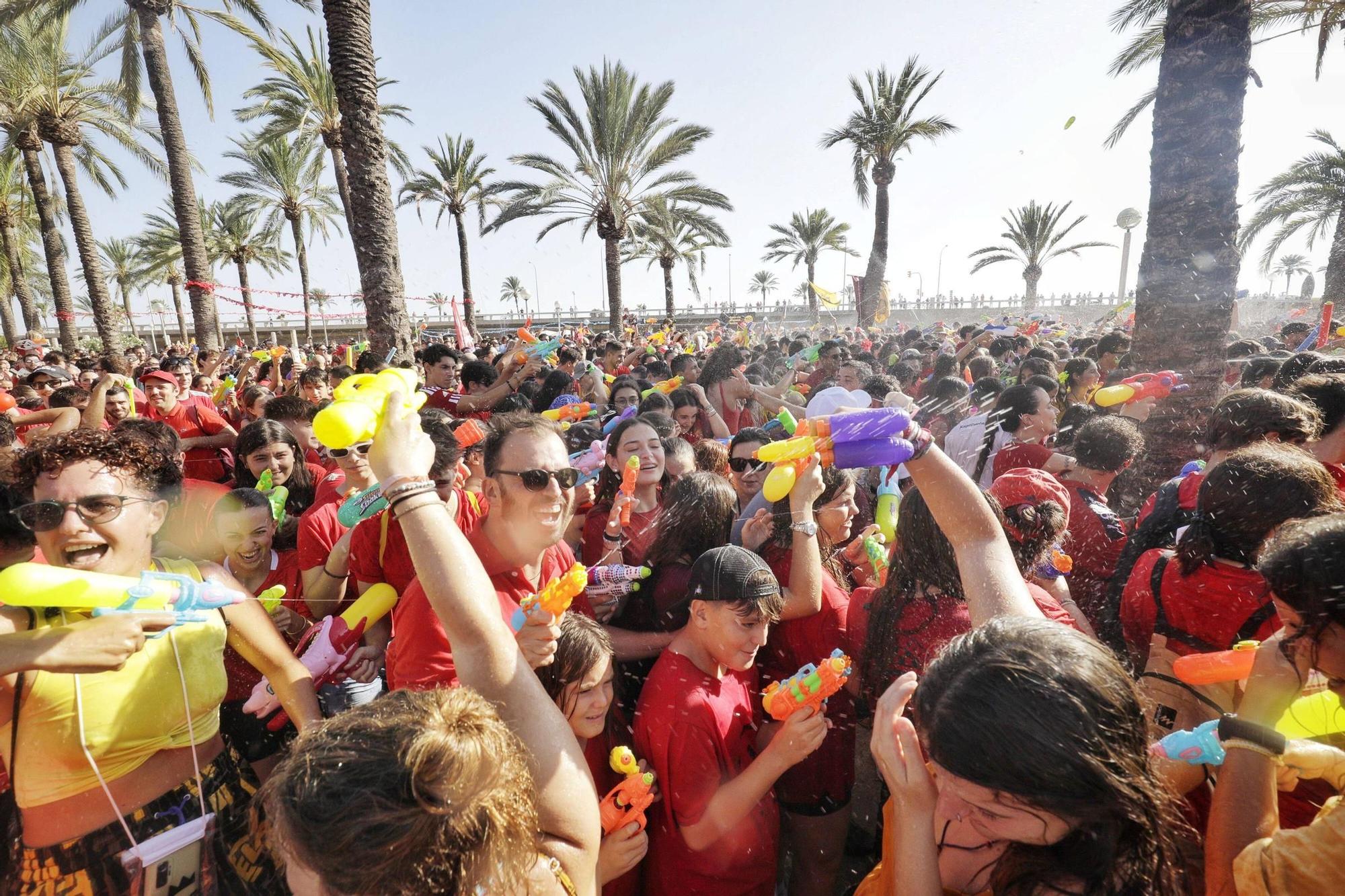 Búscate en la batalla de agua de Canamunt y Canavall