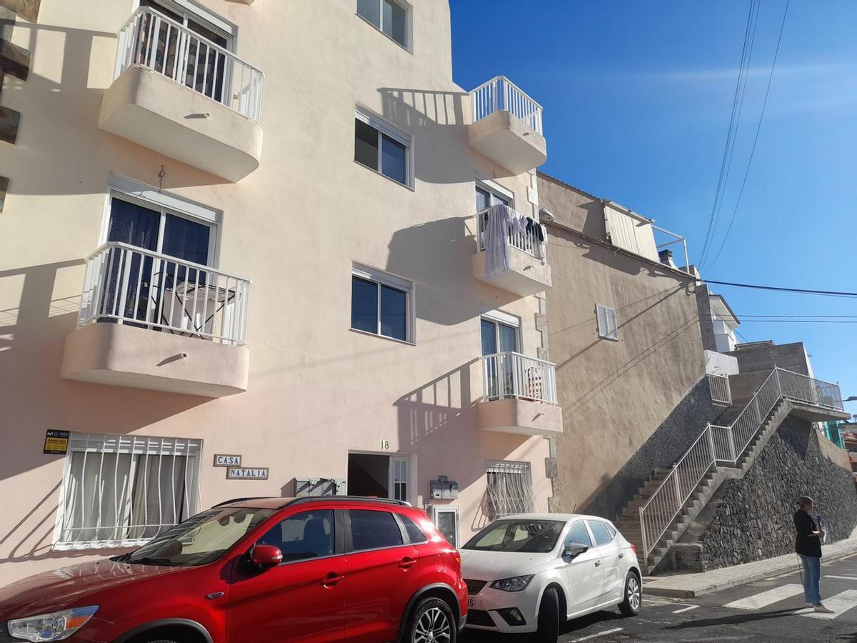 Imagen del edificio de la calle José Espronceda donde ocurrió el homicidio de la mujer en Armeñime, en Adeje.