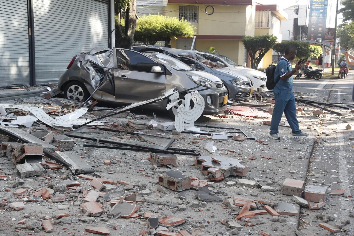 Un temblor de magnitud 7,4 sacude Colombia. Un temblor de magnitud 7,4 sacude Colombia.