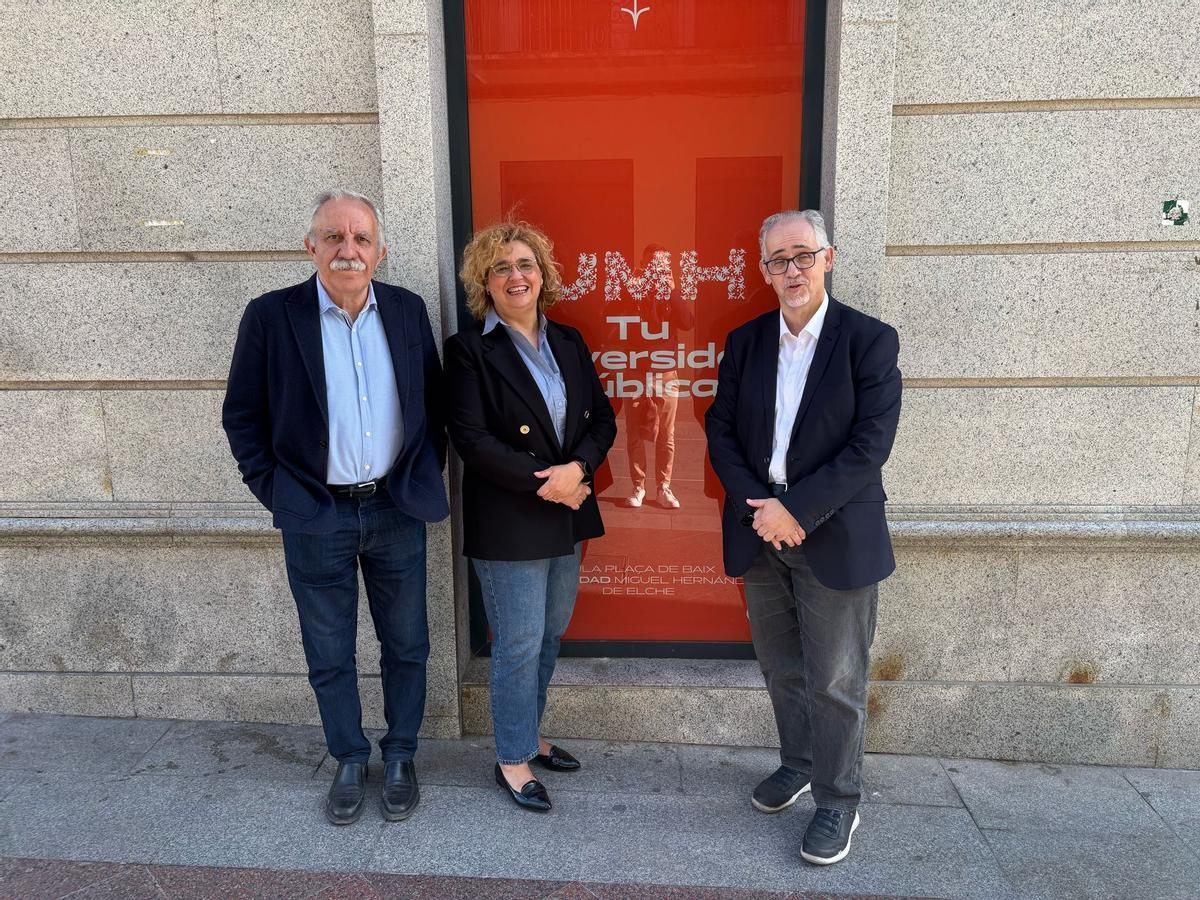 Isabel Antón, presidenta de la Fundación del Deporte Ilicitano y Antonio Jiménez, patrono, junto a Miguel Ors, responsable de la cátedra.