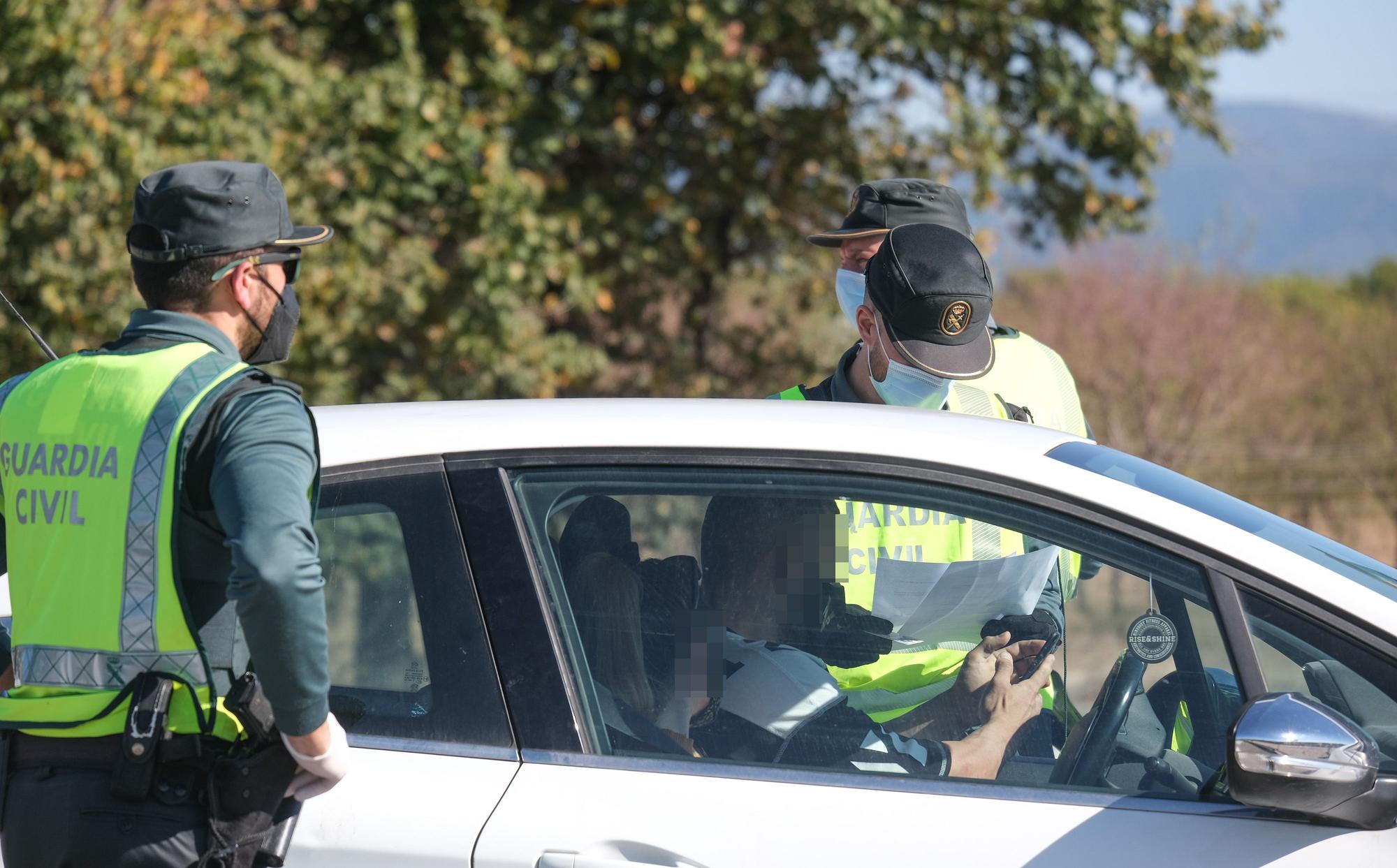 Controles en la autovía tras el cierre perimetral de la Comunidad Valenciana