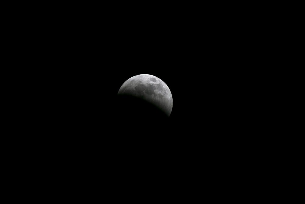 Les millors imatges de l'eclipsi lunar i la "superlluna de sang" a tot el món