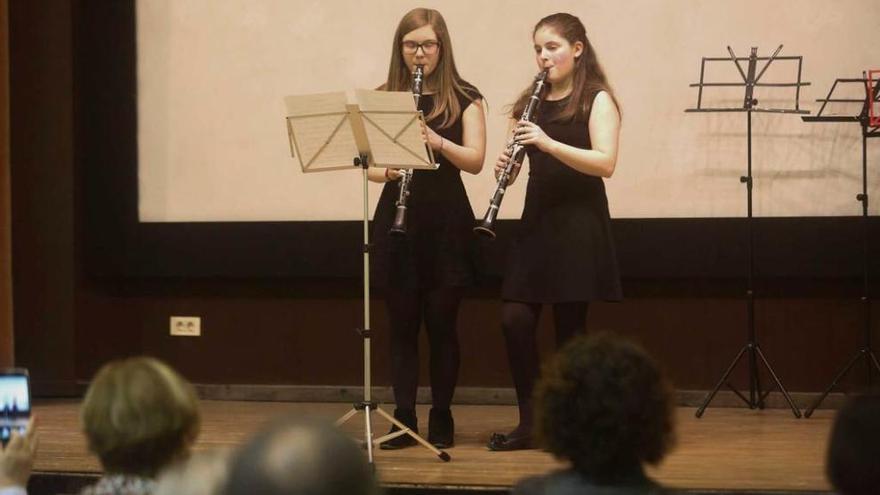 Alumnas del Conservatorio, en un concierto en Las Meanas.