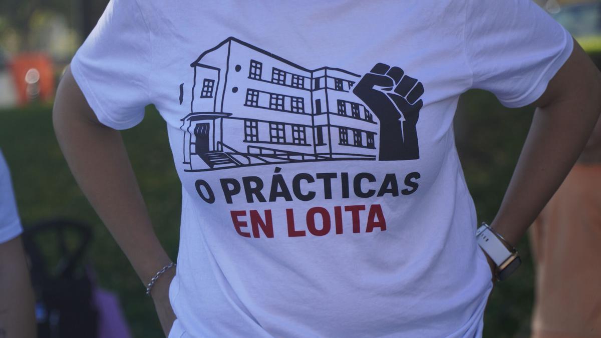 Cristina Novoa, representante del ANPA del Colegio de Prácticas, habla sobre la merienda protesta